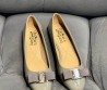 Женские кожаные балетки Salvatore Ferragamo Varina ballet flat серые лакированные 2024