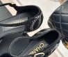 Женские замшевые босоножки Chanel черные в стразах каблук 10,5 см 2024