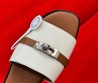Женские кожаные шлепанцы Hermes молочные с коричневым 2024