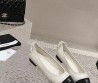 Женские кожаные балетки Chanel белые с черным текстильным носом 2024