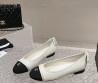 Женские кожаные балетки Chanel белые с черным текстильным носом 2024