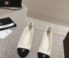 Женские кожаные балетки Chanel белые с черным текстильным носом 2024