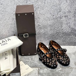 Женские замшевые балетки Alaia черные с клепками 2024