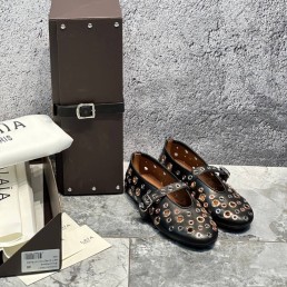 Женские кожаные балетки Alaia черные с клепками 2024