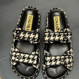 Женские текстильные шлепанцы Chanel Dad черно-белые 2024