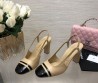 Женские кожаные туфли Chanel бежевые с черным квадратным носком 2024