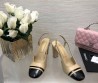 Женские кожаные туфли Chanel бежевые с черным квадратным носком 2024