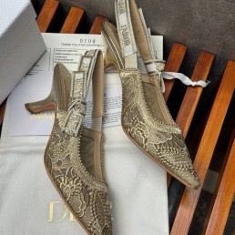 Женские туфли с кружевом Christian Dior золотистые каблук 6,5 см 2024