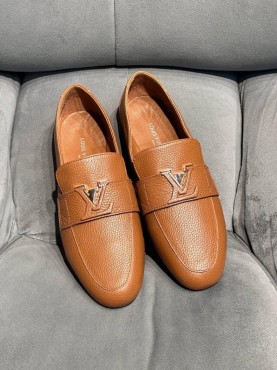 Женские кожаные лоферы Louis Vuitton коричневые с логотипом 2024