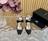 Женские замшевые туфли Elisabetta Franchi черные с золотыми ремешками каблук 10,5 см 2024