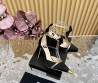 Женские замшевые туфли Elisabetta Franchi черные с золотыми ремешками каблук 10,5 см 2024