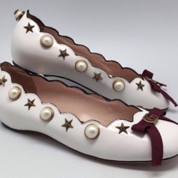 Кожаные балетки Gucci белые с жемчугом