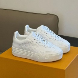 Женские кожаные кроссовки Louis Vuitton Groovy белые с тиснением 2024