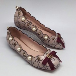 Кожаные балетки Gucci бежевые с жемчугом