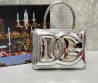 Женская кожаная сумка Dolce & Gabbana серебристая лакированная 16х13х6 2024