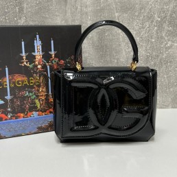 Женская кожаная сумка Dolce & Gabbana черная лакированная 16х13х6 2024