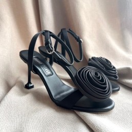 Женские атласные босоножки Miu Miu черные каблук 9 см 2024