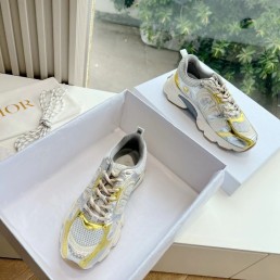 Женские комбинированные кроссовки Christian Dior Chrono бежевые с серебристыми и золотыми вставками 2024