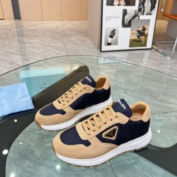 Женские комбинированные кроссовки Prada бежевые с синим 2024