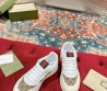 Женские кожаные кроссовки Gucci белые с бежевыми текстильными вставками 2024