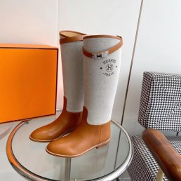 Женские кожаные сапоги Hermes коричневые с текстильной вставкой 2024