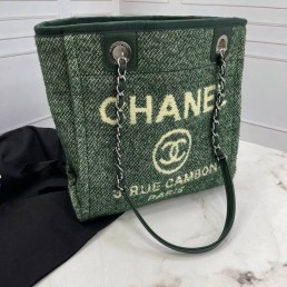 Женская текстильная сумка Chanel зеленая 2024