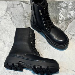 Женские кожаные ботинки Miu Miu черные 2024