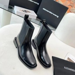 Женские кожаные укороченные сапоги Alexander Wang черные глянцевые 2024