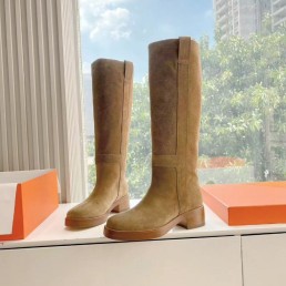 Женские замшевые сапоги Hermes коричневые с вырезом спереди 2024
