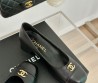 Женские кожаные туфли Chanel черные с логотипом 2024