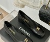 Женские кожаные туфли Chanel черные с логотипом 2024