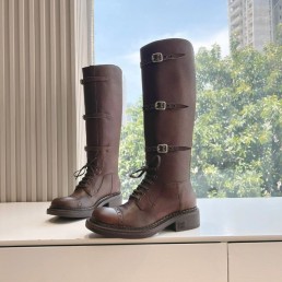 Женские кожаные сапоги Miu Miu коричневые с ремешками 2024