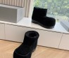 Женские замшевые укороченные сапоги Balenciaga Alaska fur bootie черные на меху 2024