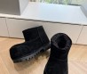 Женские замшевые укороченные сапоги Balenciaga Alaska fur bootie черные на меху 2024