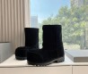 Женские замшевые короткие сапоги Balenciaga Alaska fur bootie черные на меху 2024