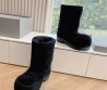 Женские замшевые короткие сапоги Balenciaga Alaska fur bootie черные на меху 2024