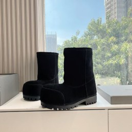 Женские замшевые короткие сапоги Balenciaga Alaska fur bootie черные на меху 2024