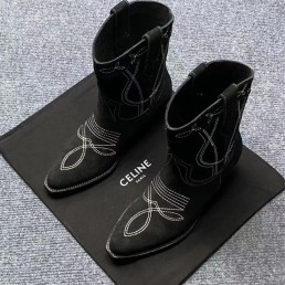 Женские замшевые сапоги казаки Celine черные с белой прострочкой каблук 4 см 2024