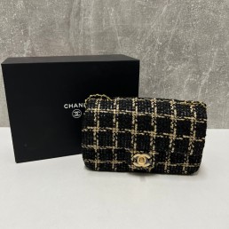 Женская твидовая сумка Chanel черная с золотым 20х12х9 2024