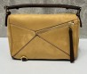 Женская замшевая сумка Loewe бежевая 25х15х10 2024