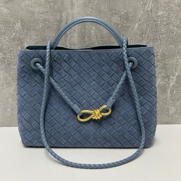 Женская замшевая сумка Bottega Veneta 33х23х13 голубая 2024