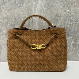 Женская замшевая сумка Bottega Veneta 33х23х13 коричневая 2024