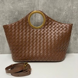 Женская кожаная сумка Bottega Veneta коричневая 42х30х12 2024