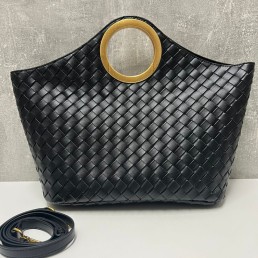 Женская кожаная сумка Bottega Veneta черная 42х30х12 2024