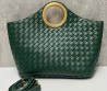 Женская кожаная сумка Bottega Veneta зеленая 42х30х12 2024