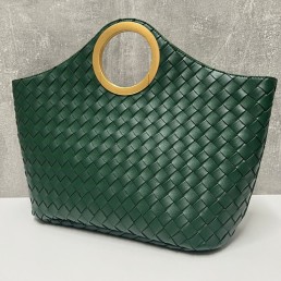 Женская кожаная сумка Bottega Veneta зеленая 42х30х12 2024