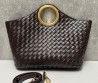 Женская кожаная сумка Bottega Veneta темно-коричневая 42х30х12 2024