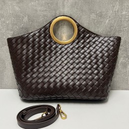 Женская кожаная сумка Bottega Veneta темно-коричневая 42х30х12 2024
