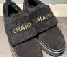 Женские замшевые ботинки Chanel черные с мехом 2024