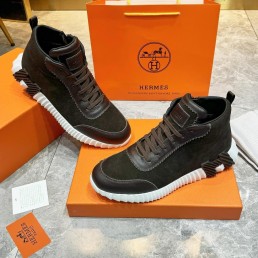 Мужские высокие замшевые кроссовки Hermes с кожаными вставками коричневые 2024